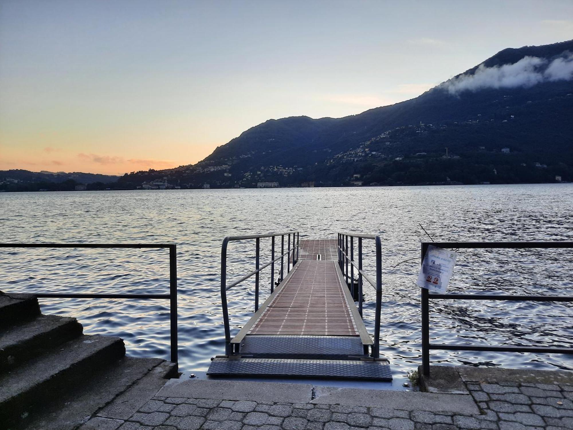 An Armchair On The Lake Blevio Luaran gambar